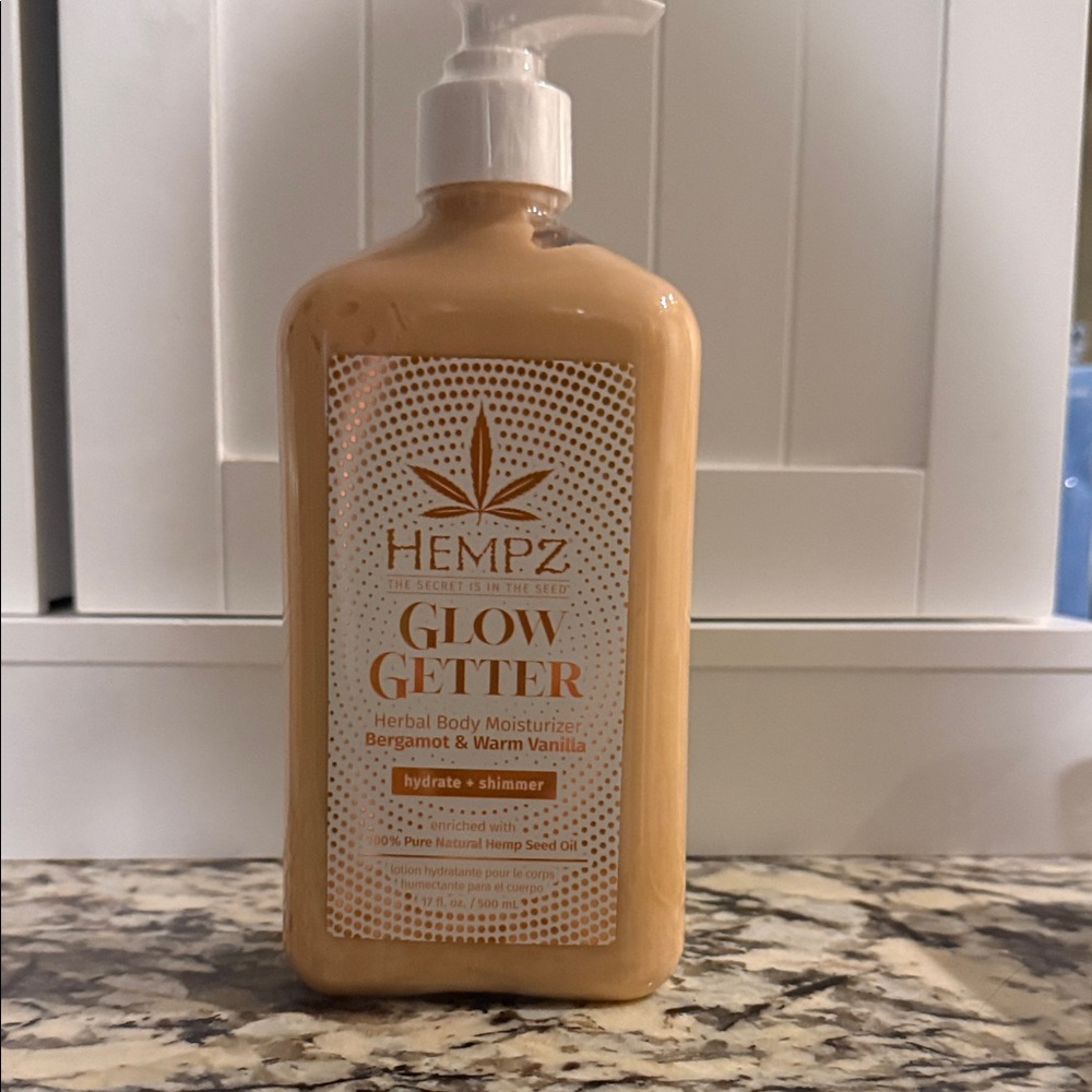 Hempz Glow Getter Herbal Body Moisturizer - Picture 2 of 4